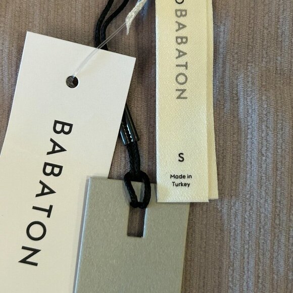 NWT Babaton Sculpt Ribbed Scoop Neck Cropped Longsleeve Size Small Seamless - Picture 3 of 8